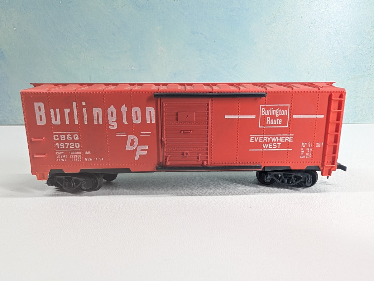 USED Tyco HO Scale 40' Box Car Burlington CB&Q #19720