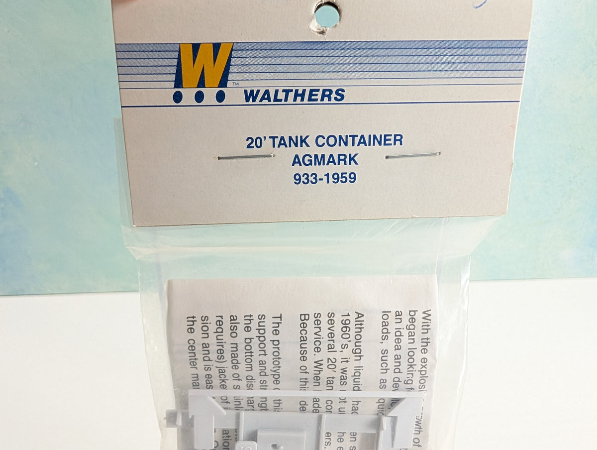 Walthers 933-1959 HO Scale 20' Tank Container Agmark KIT