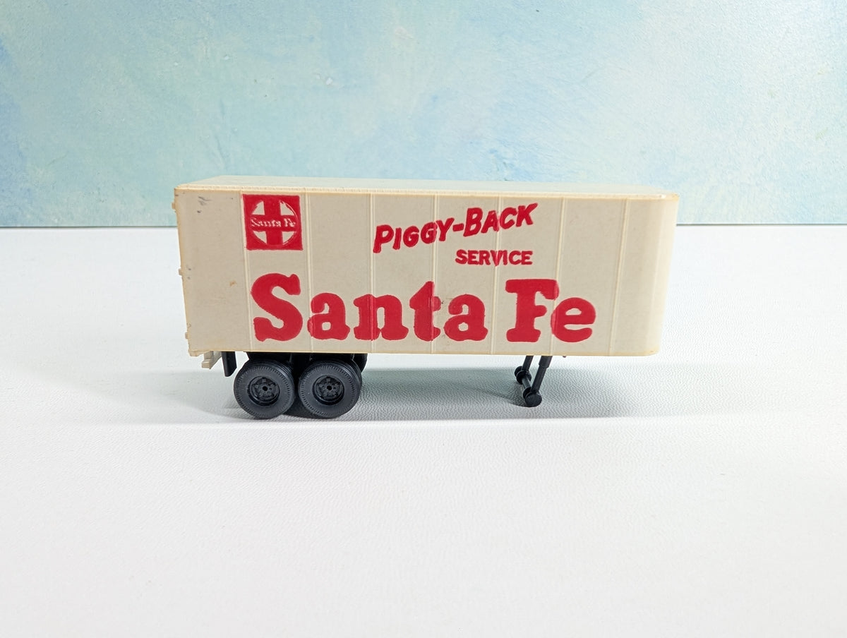 USED Tyco HO Scale Piggyback Trailer Santa Fe