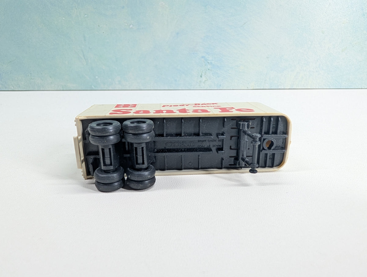 USED Tyco HO Scale Piggyback Trailer Santa Fe