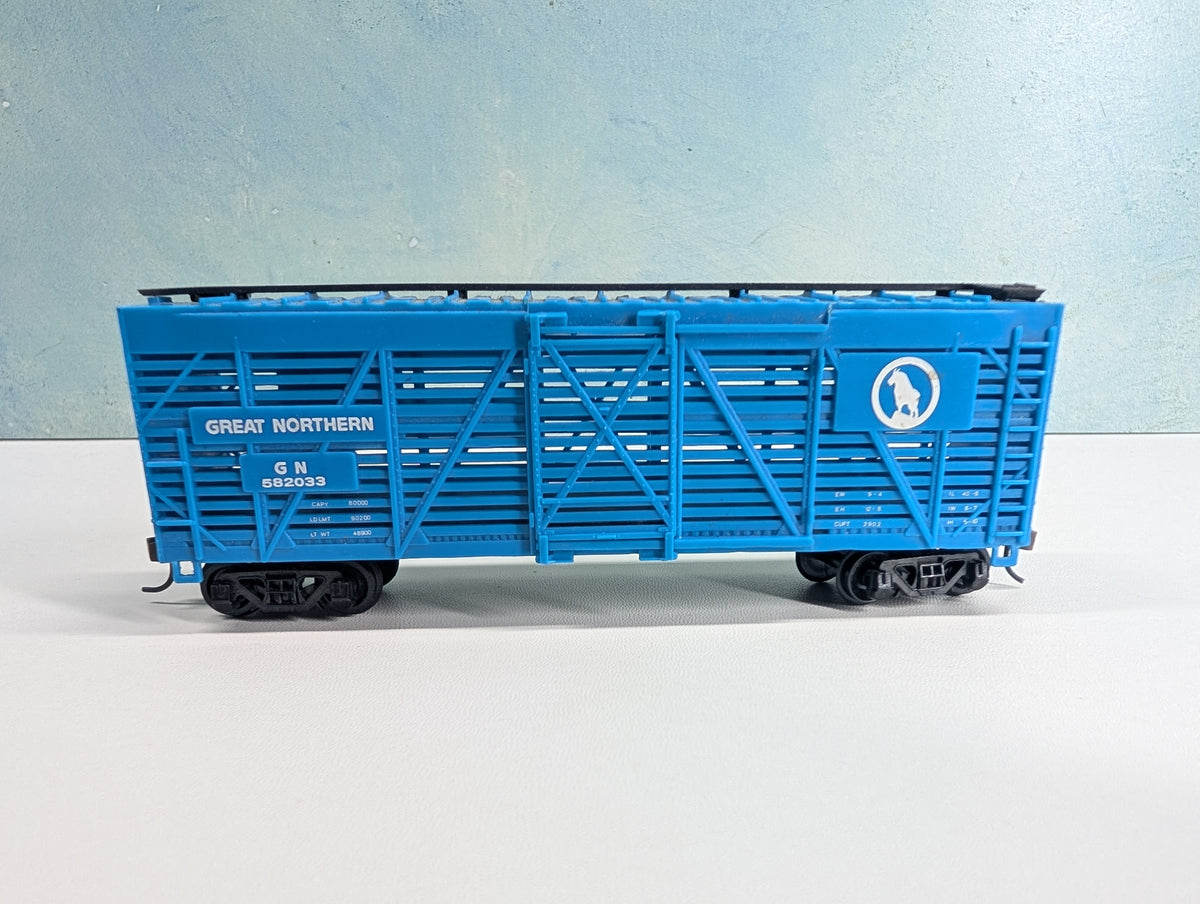 USED Bachmann HO Scale 40' Cattle Stock Car Great Northern GN #582033