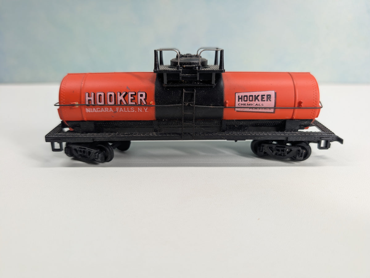 USED Bachmann HO Scale Single Dome Chemical Tank Car Hooker