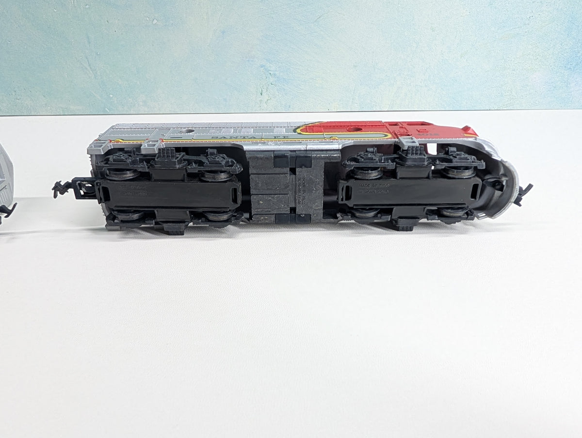 USED Tyco HO Scale FA & B Unit Diesel Locomotive, Un-Powered Santa Fe #4015
