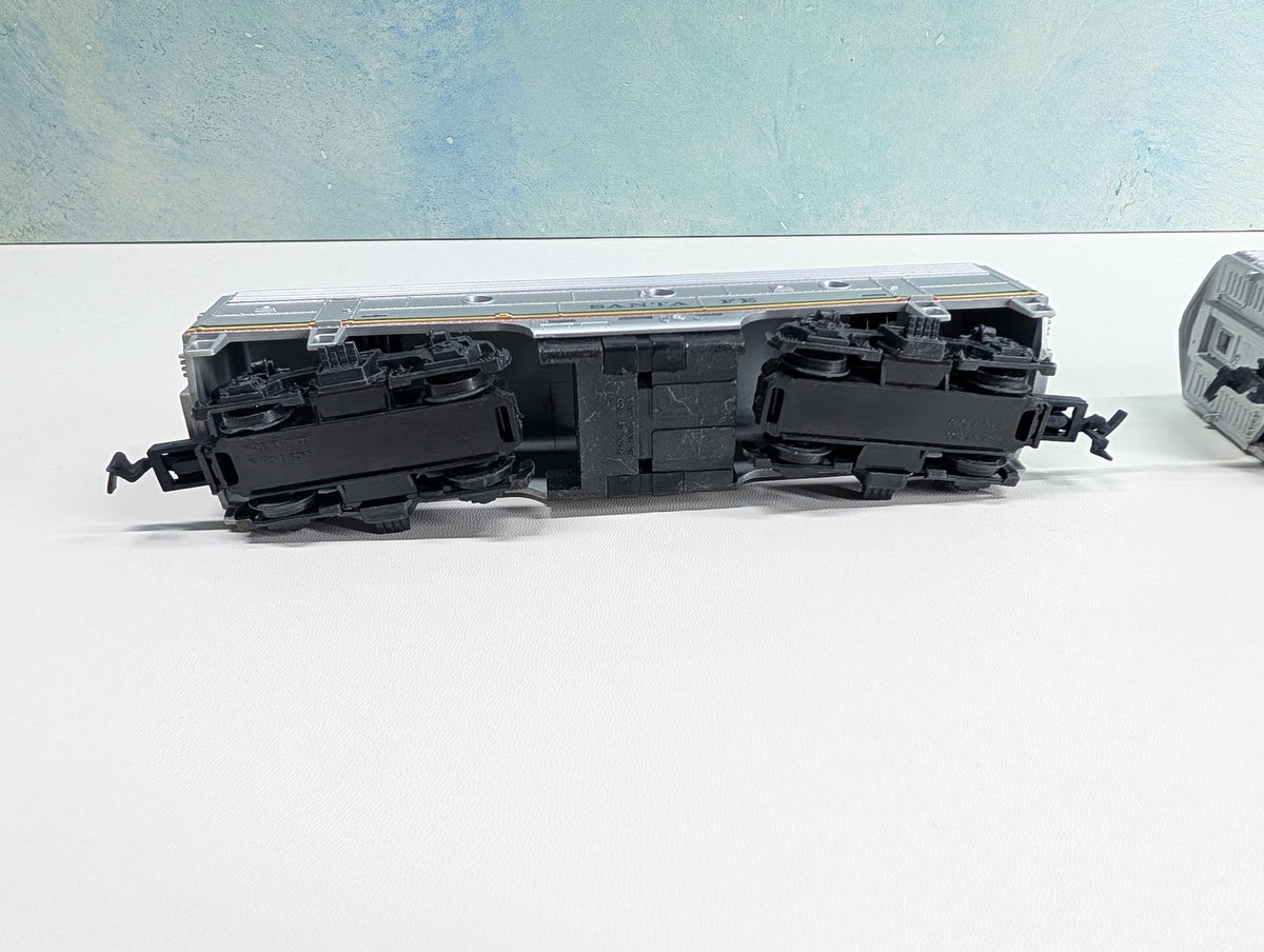 USED Tyco HO Scale FA & B Unit Diesel Locomotive, Un-Powered Santa Fe #4015