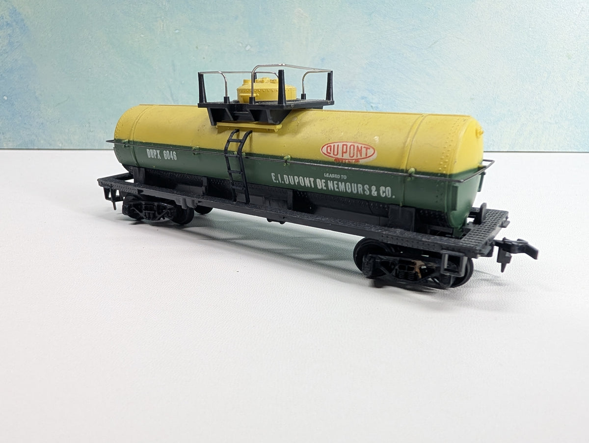 USED Tyco HO Scale Tank Car DuPont DUPX #6046