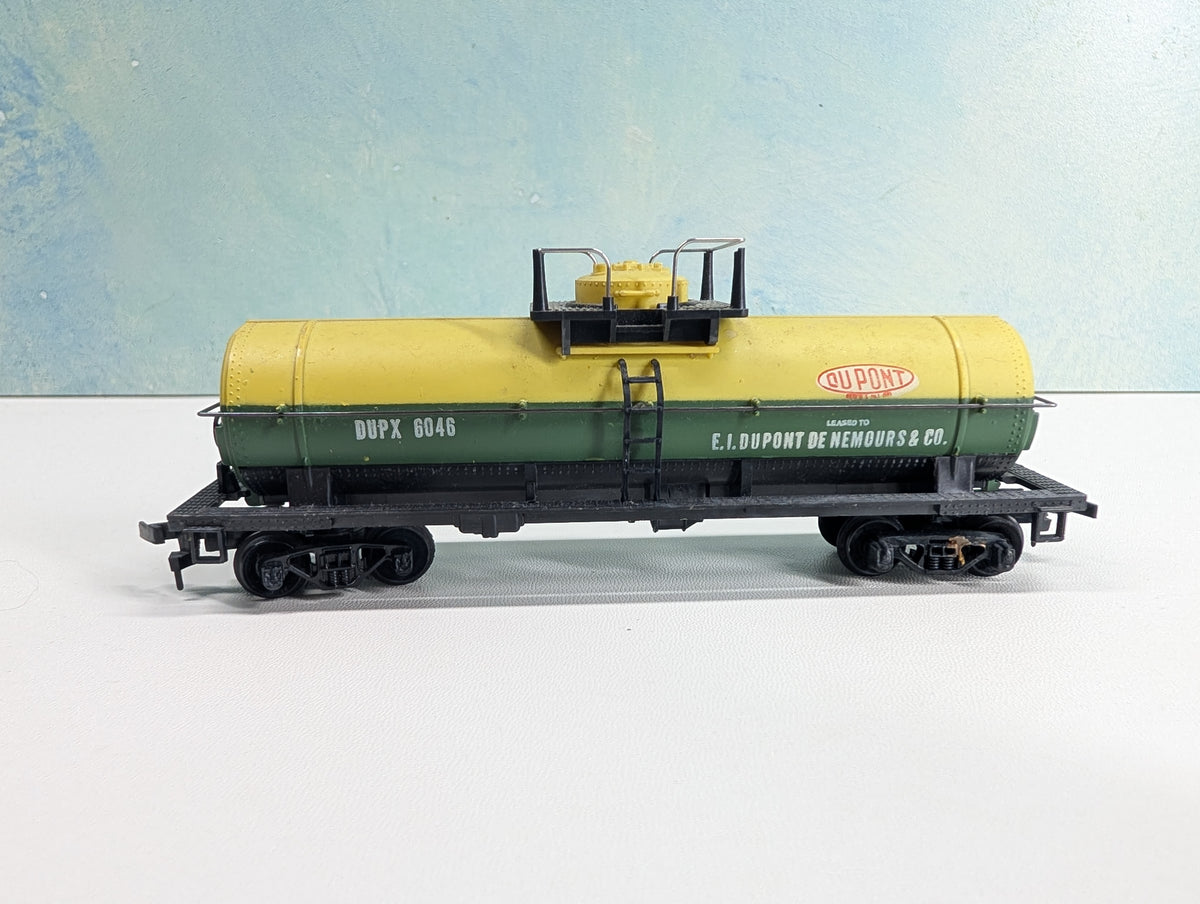 USED Tyco HO Scale Tank Car DuPont DUPX #6046