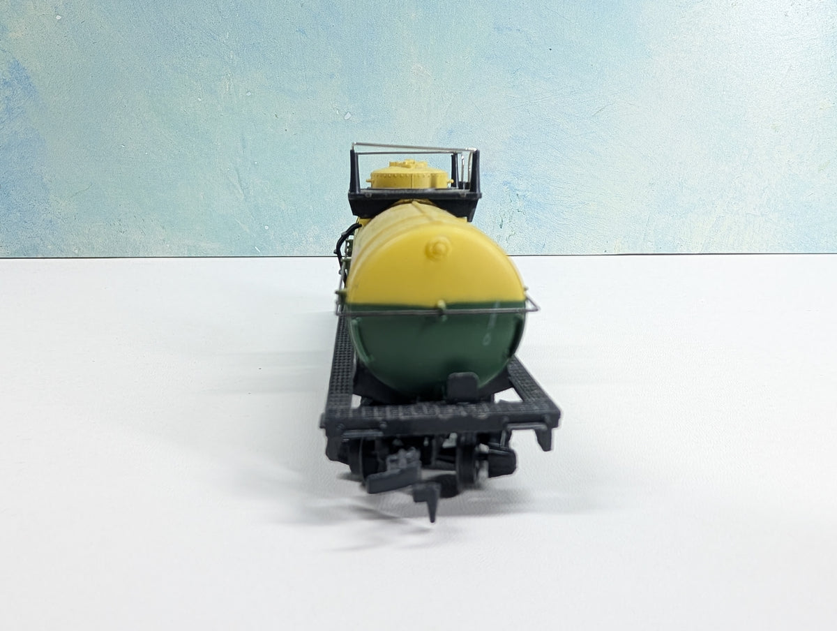 USED Tyco HO Scale Tank Car DuPont DUPX #6046