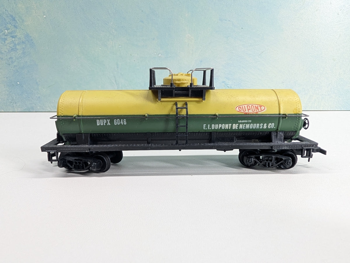 USED Tyco HO Scale Tank Car DuPont DUPX #6046