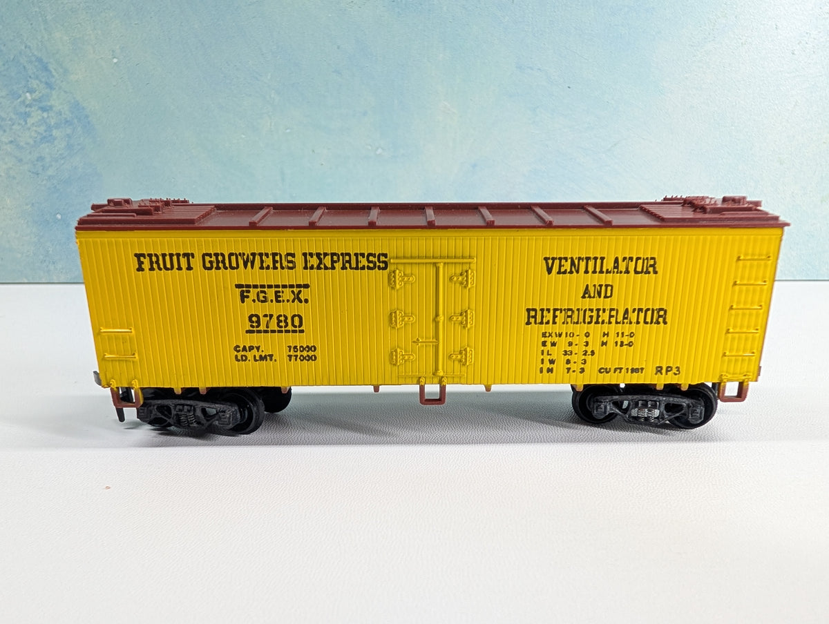 USED Varney HO Scale Box Car Fruit Growers Express FGEX #9780