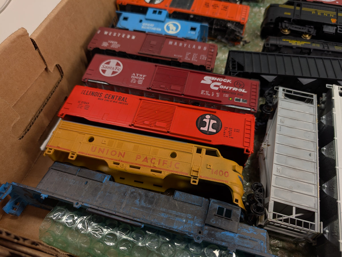 USED HO Scale Lot of for Parts/Repairs Locomotives, Box Cars, Tank Cars, Shells and more
