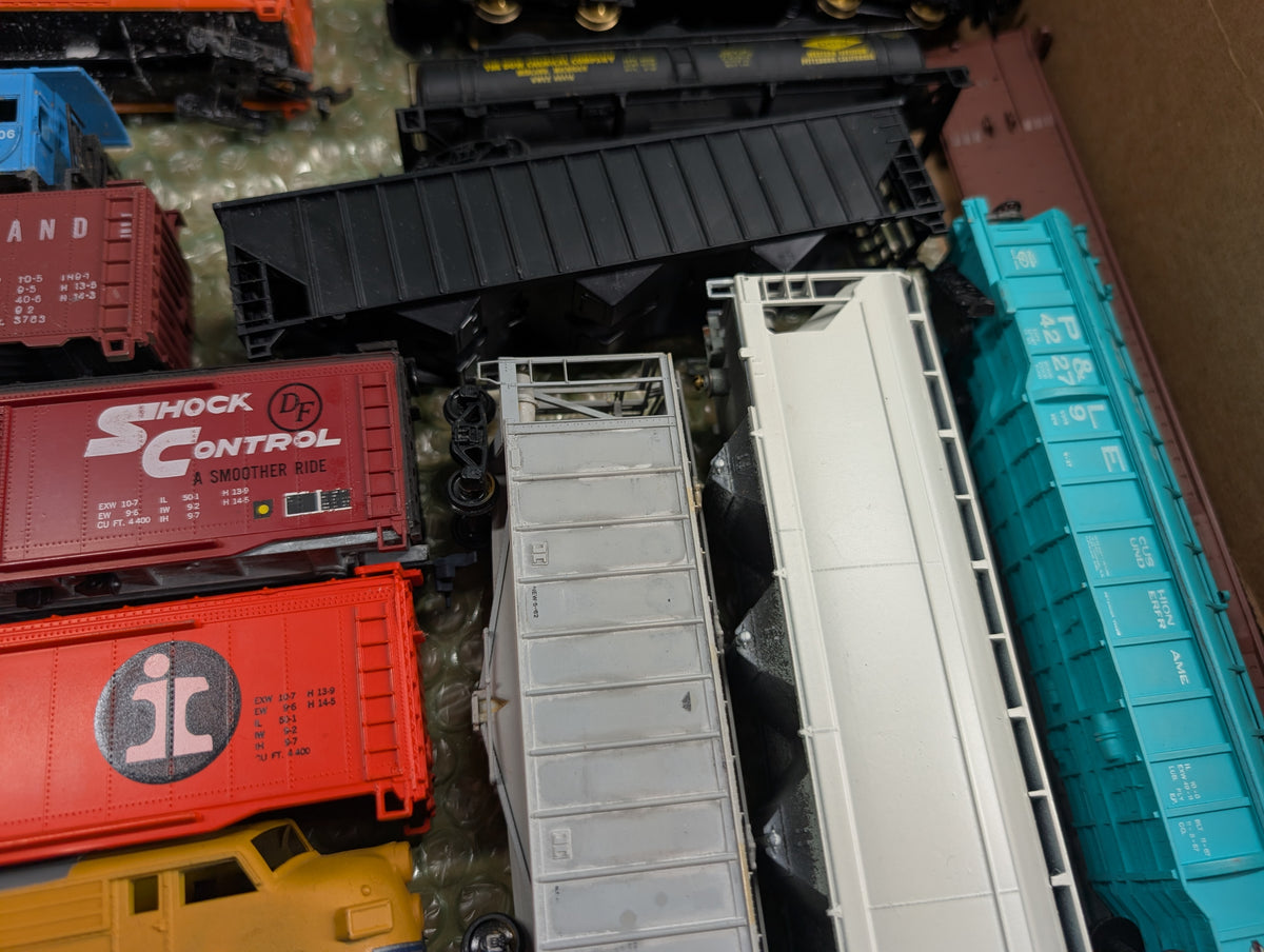 USED HO Scale Lot of for Parts/Repairs Locomotives, Box Cars, Tank Cars, Shells and more