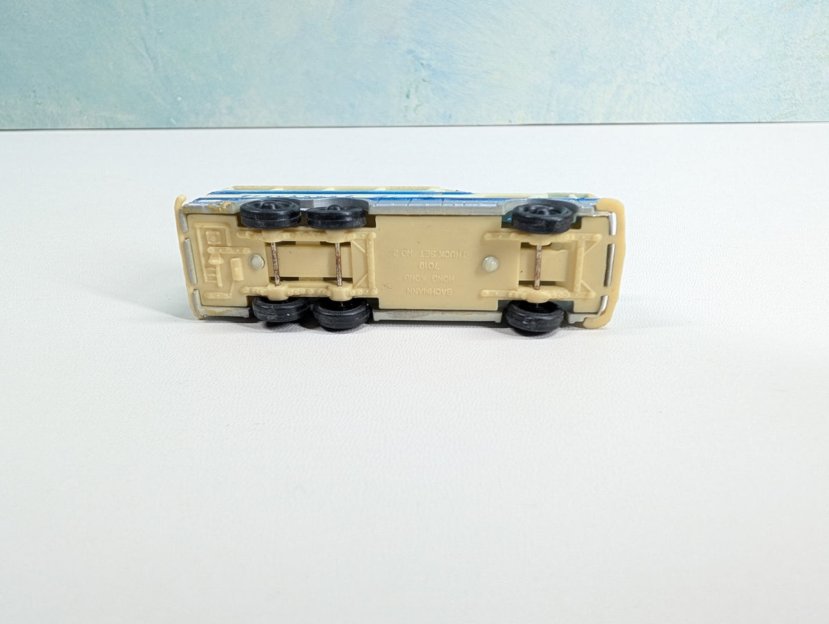 USED Bachmann 7019 HO Scale Greyhound Bus Truck from Set #2