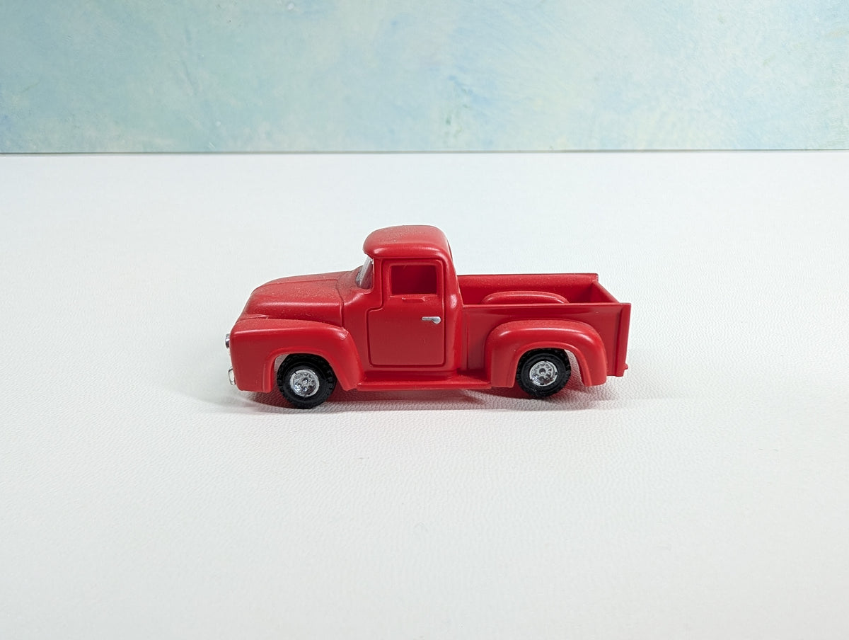 USED HO Scale Red Pick-Up Truck