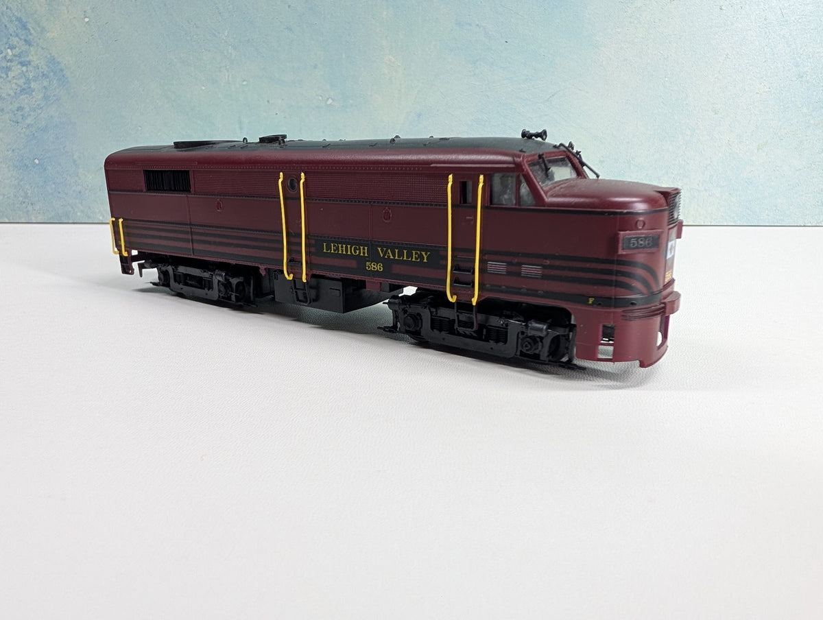 USED Life-Like HO Scale Proto 2000 FA-2 Diesel Locomotive Lehigh Valley #586 Runs Great DC