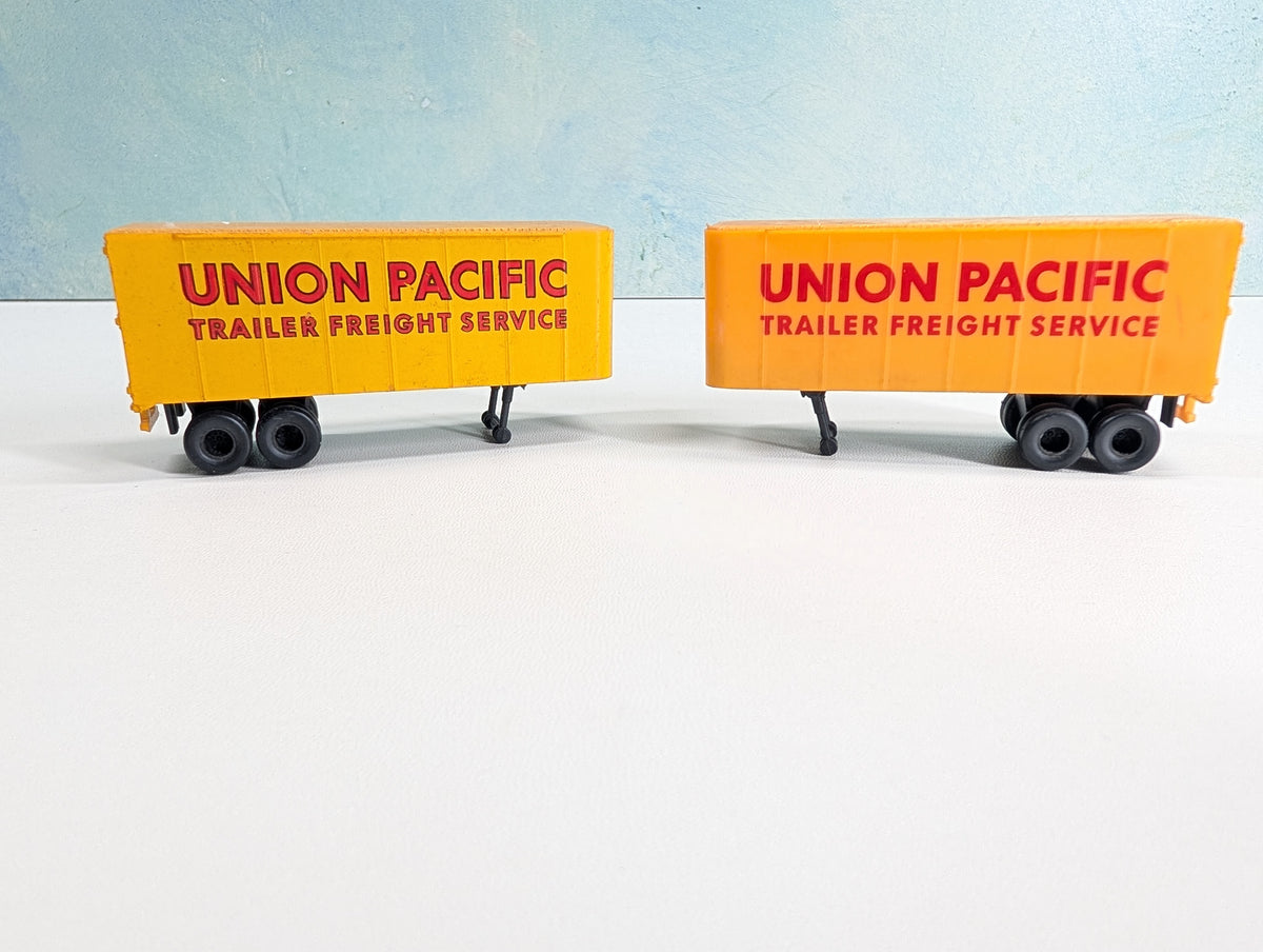 USED Tyco HO Scale Piggy Trailers Union Pacific (2 pcs)