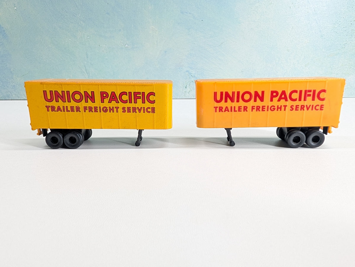 USED Tyco HO Scale Piggy Trailers Union Pacific (2 pcs)