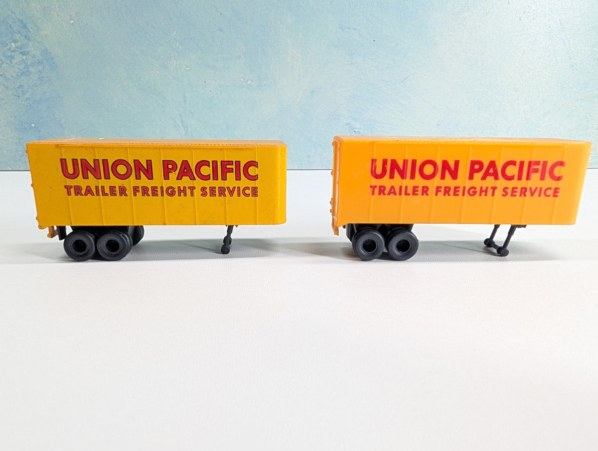 USED Tyco HO Scale Piggy Trailers Union Pacific (2 pcs)