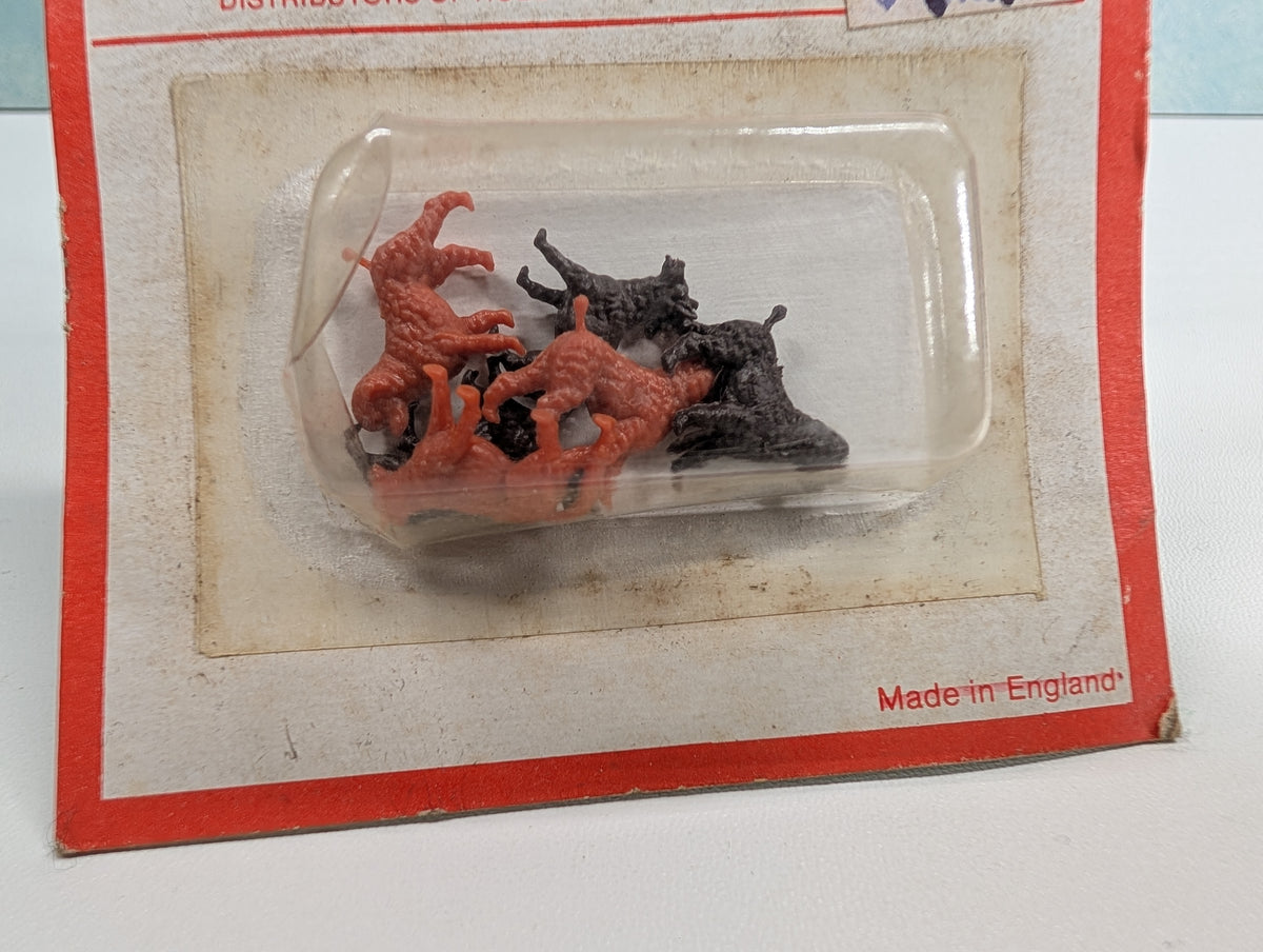 USED Stevens International HO Scale Dogs, Various Types (6 pcs)