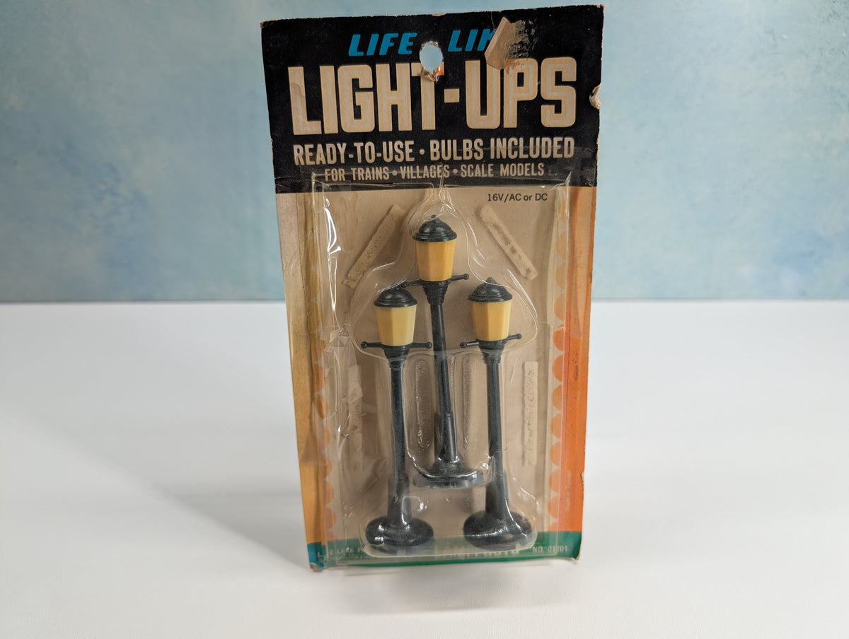 Life-Like 1201 HO Scale Lampposts (3 pcs)