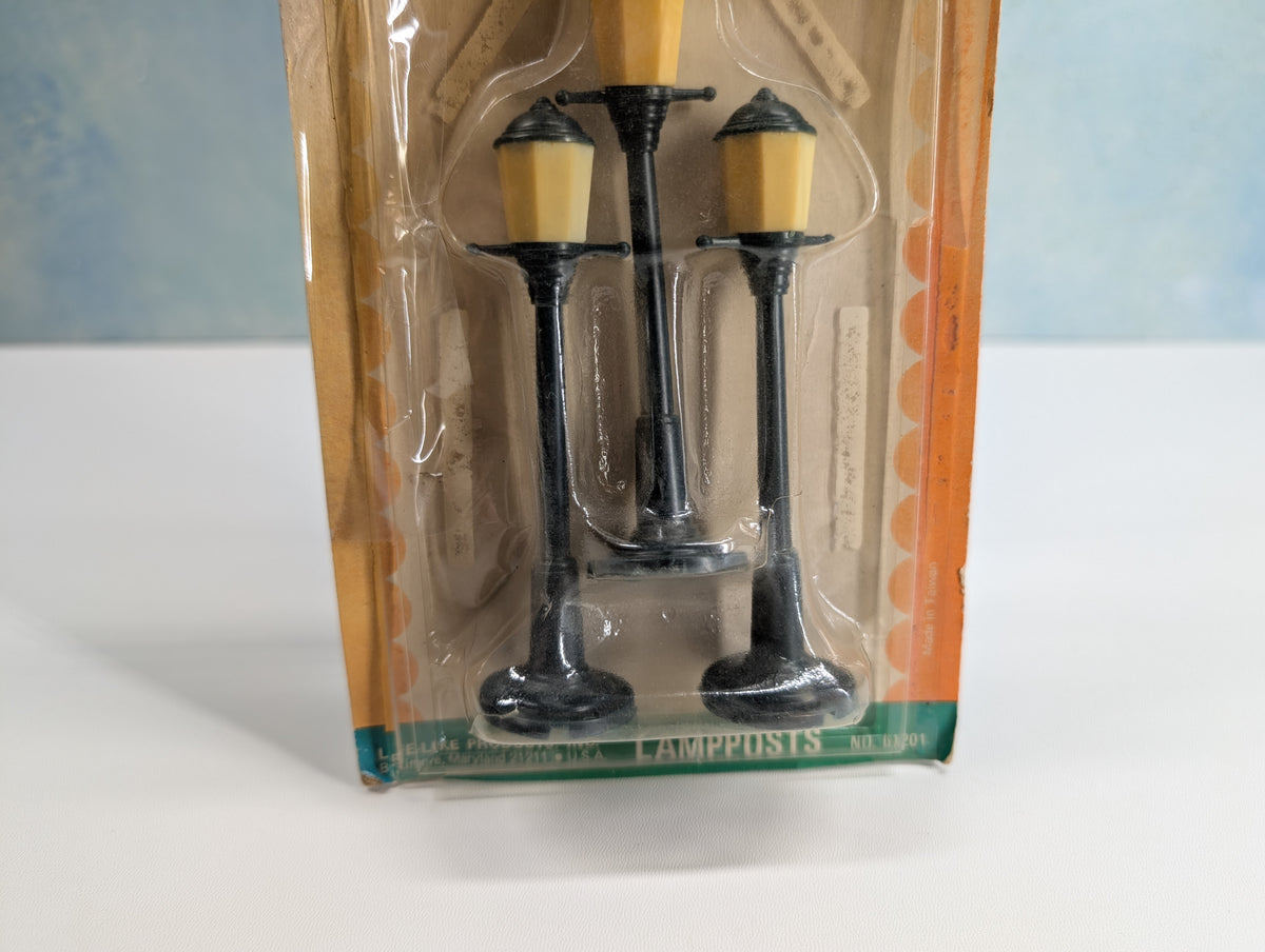 Life-Like 1201 HO Scale Lampposts (3 pcs)