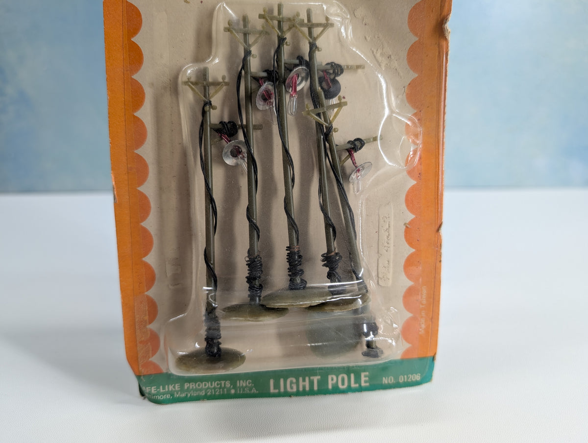 Life-Like 1206 HO Scale Light Poles (5 pcs)