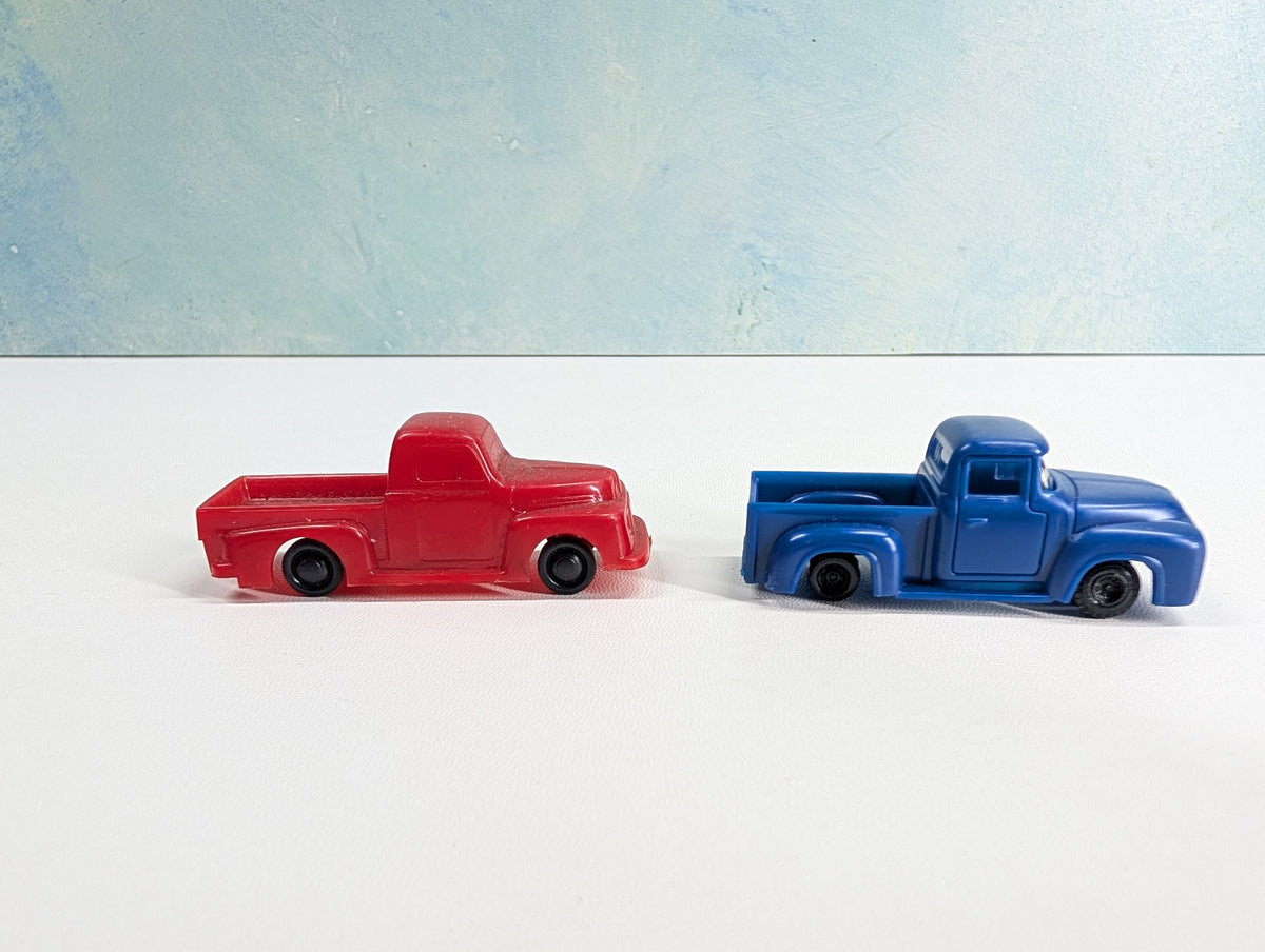 USED HO Scale Pick-Up Trucks (2 pcs)