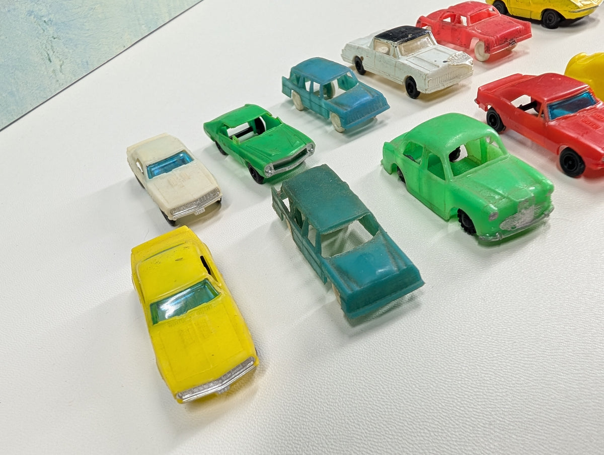 USED HO Scale Lot of Various Vehicles (15 pcs)