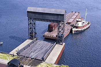 Walthers Cornerstone 933-3068 HO Scale Car Float Apron KIT