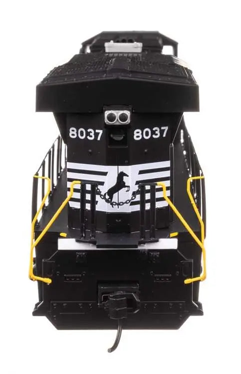 Walthers Mainline 910-20231 HO Scale GE ES44AC Evolution Series GEVO Diesel Locomotive Norfolk Southern #8037 ESU DCC