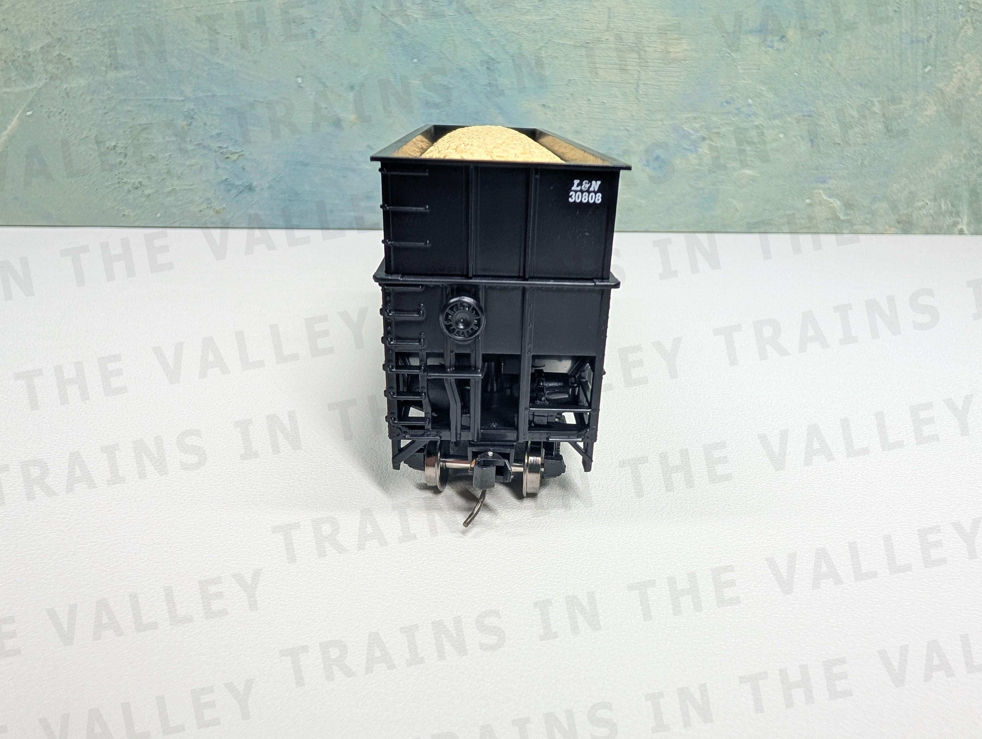 Bowser 43438 HO Scale 70 Ton Rib Side Wood Chip Hopper Louisville & Nashville L&N #30835