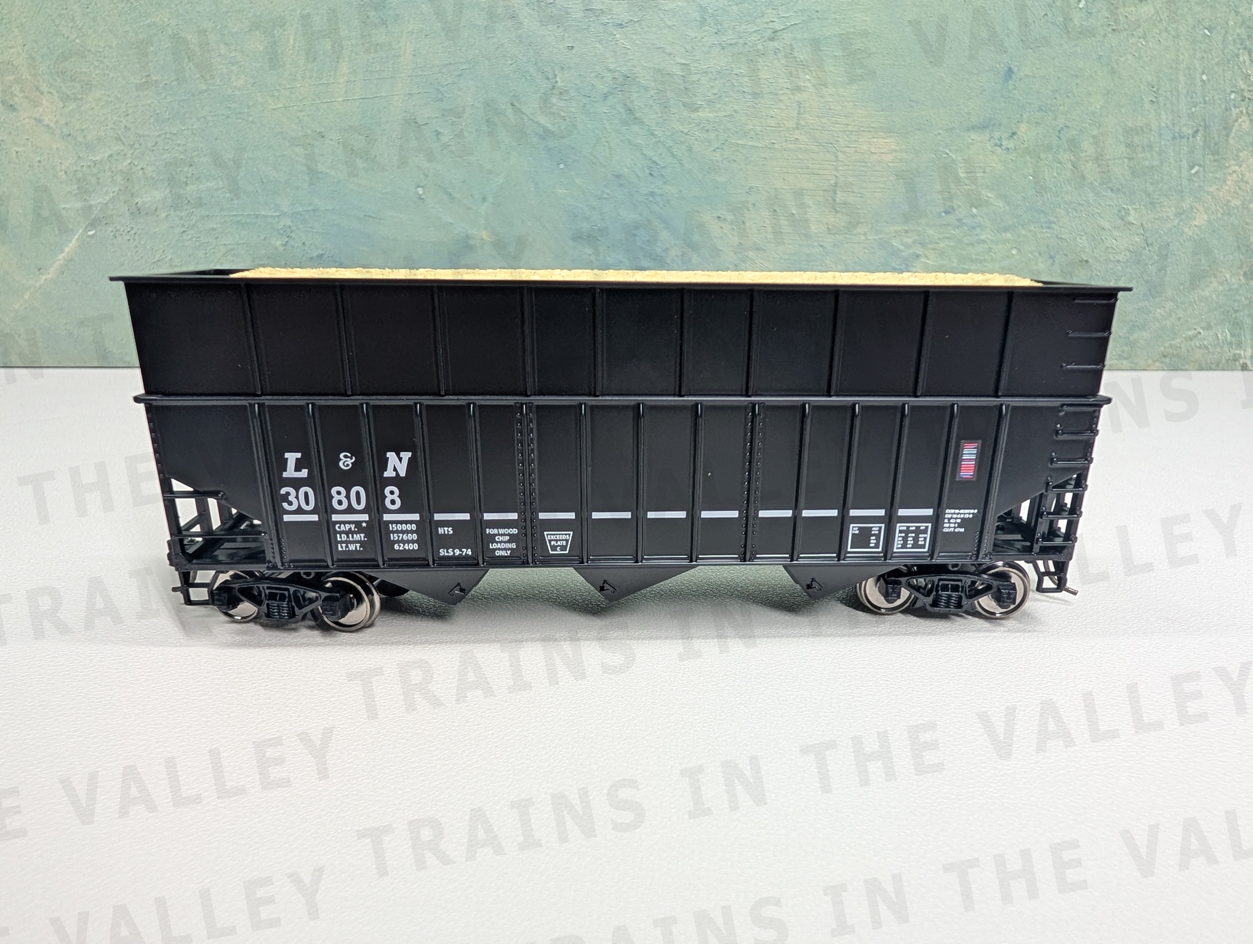 Bowser 43438 HO Scale 70 Ton Rib Side Wood Chip Hopper Louisville & Nashville L&N #30835