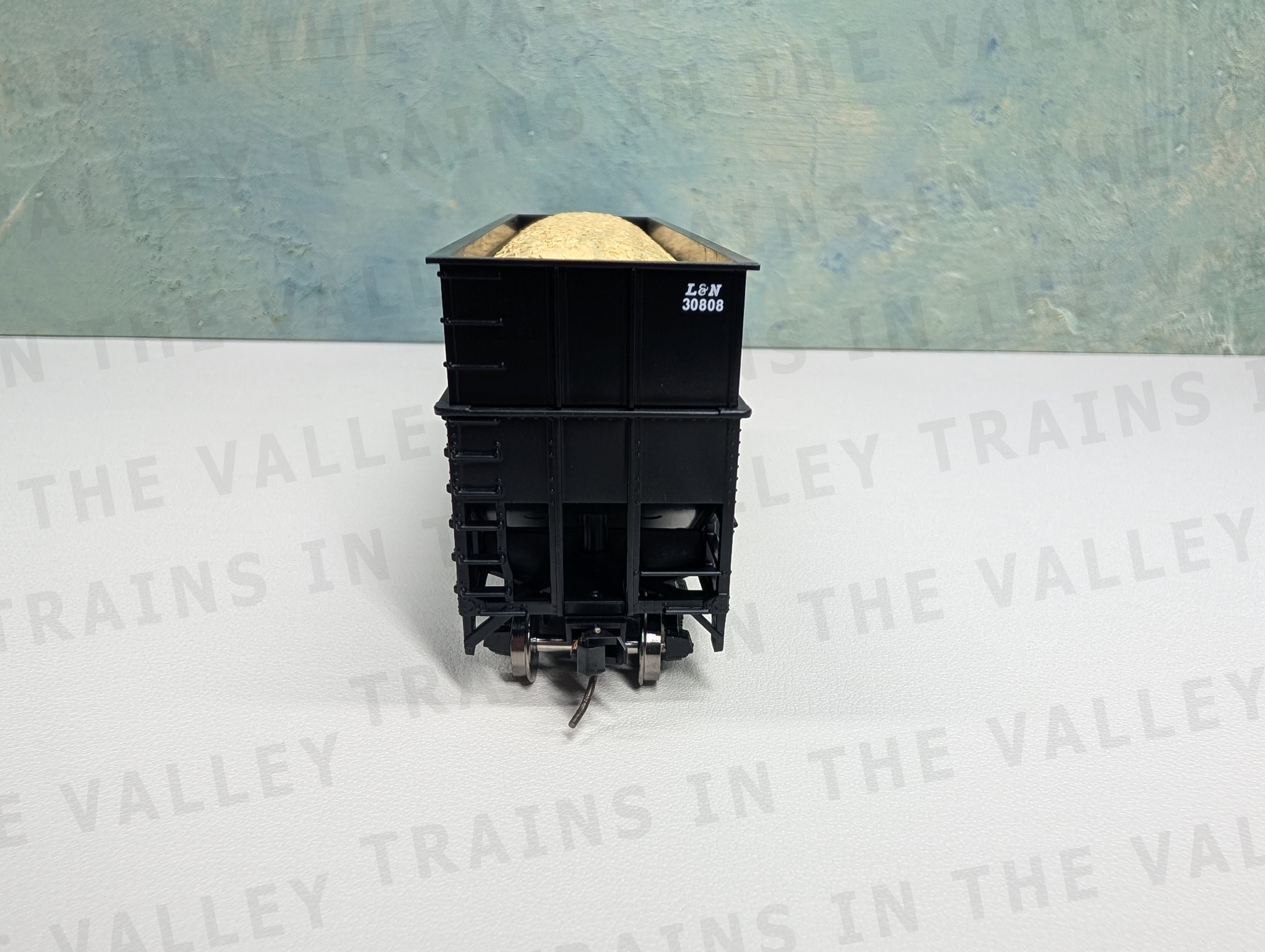 Bowser 43437 HO Scale 70 Ton Rib Side Wood Chip Hopper Louisville & Nashville L&N #30822