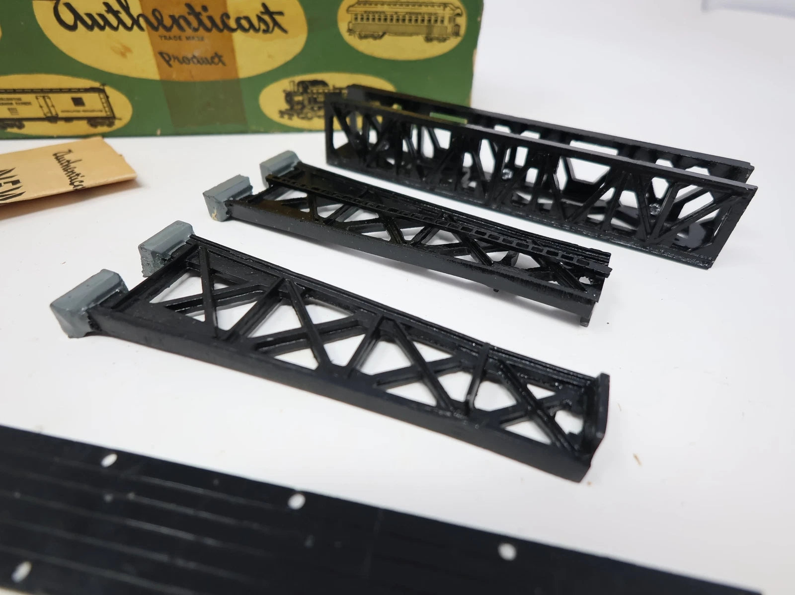 USED Authenticast HO Scale Signal Bridge KIT