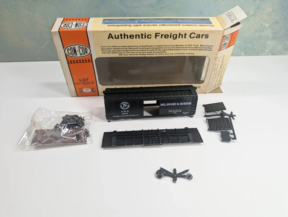 USED Con-Cor 1-009421 HO Scale 40' PS-1 SD Box Car Delaware and Hudson D&H #22241 KIT