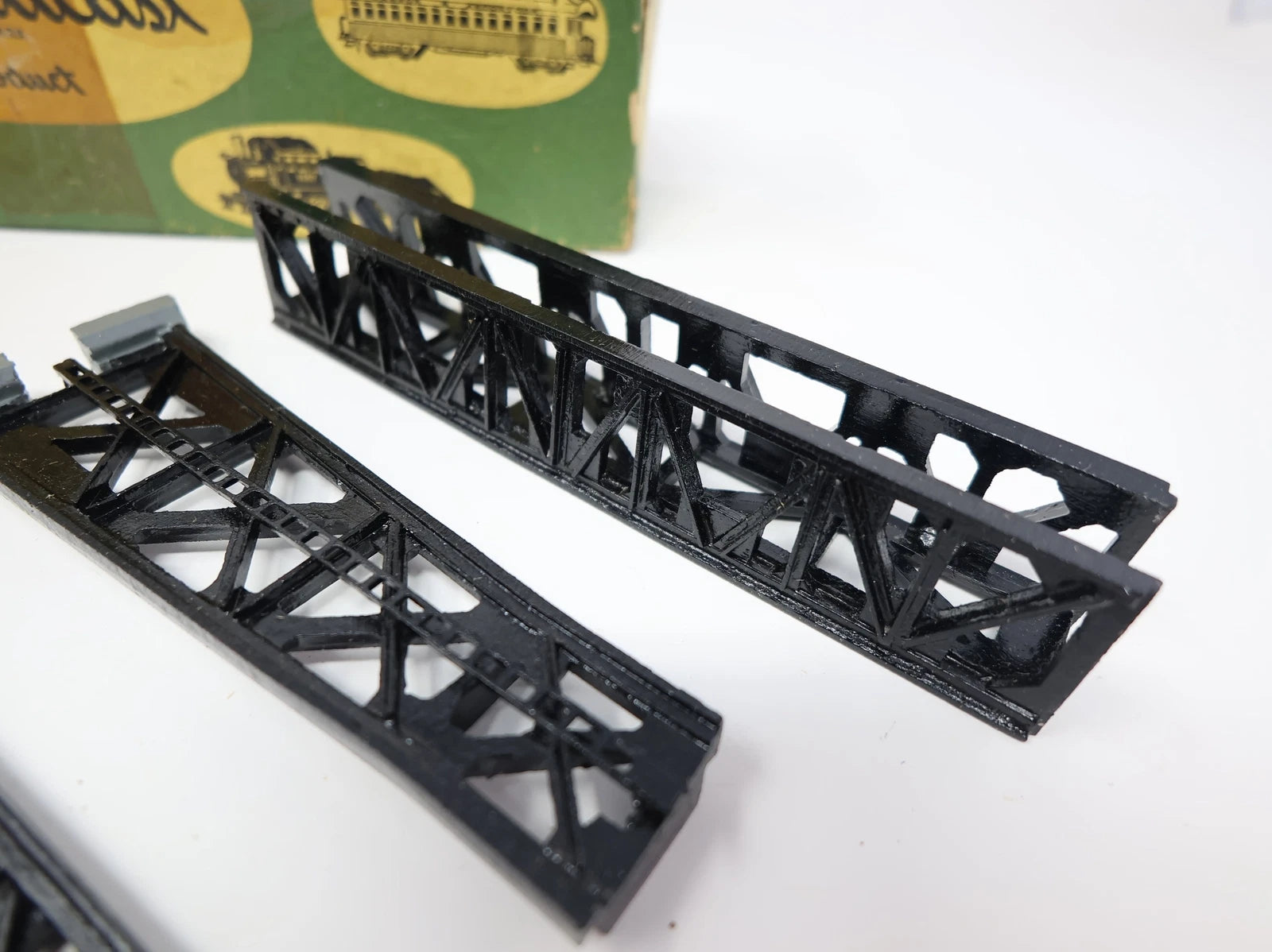 USED Authenticast HO Scale Signal Bridge KIT