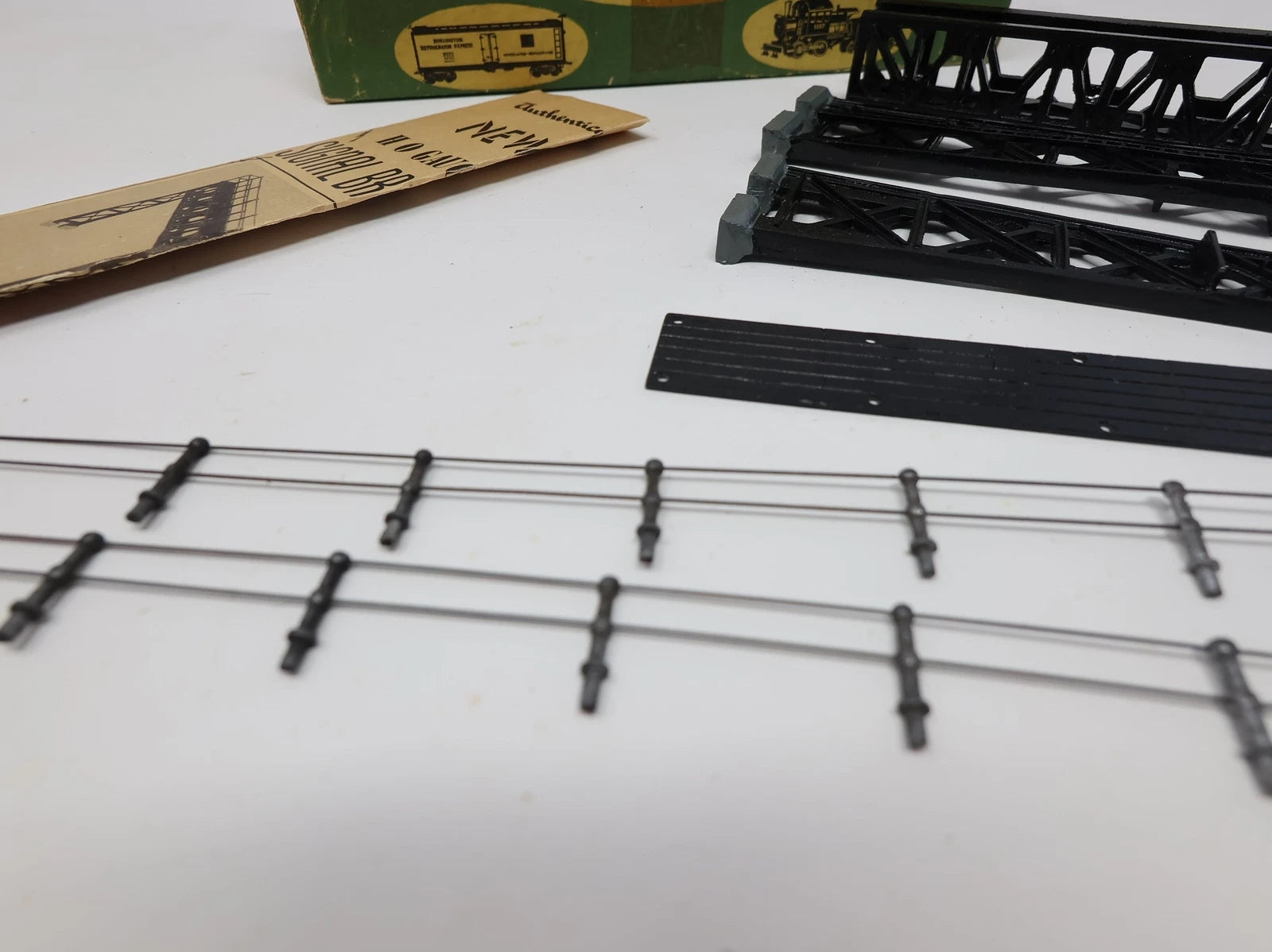 USED Authenticast HO Scale Signal Bridge KIT