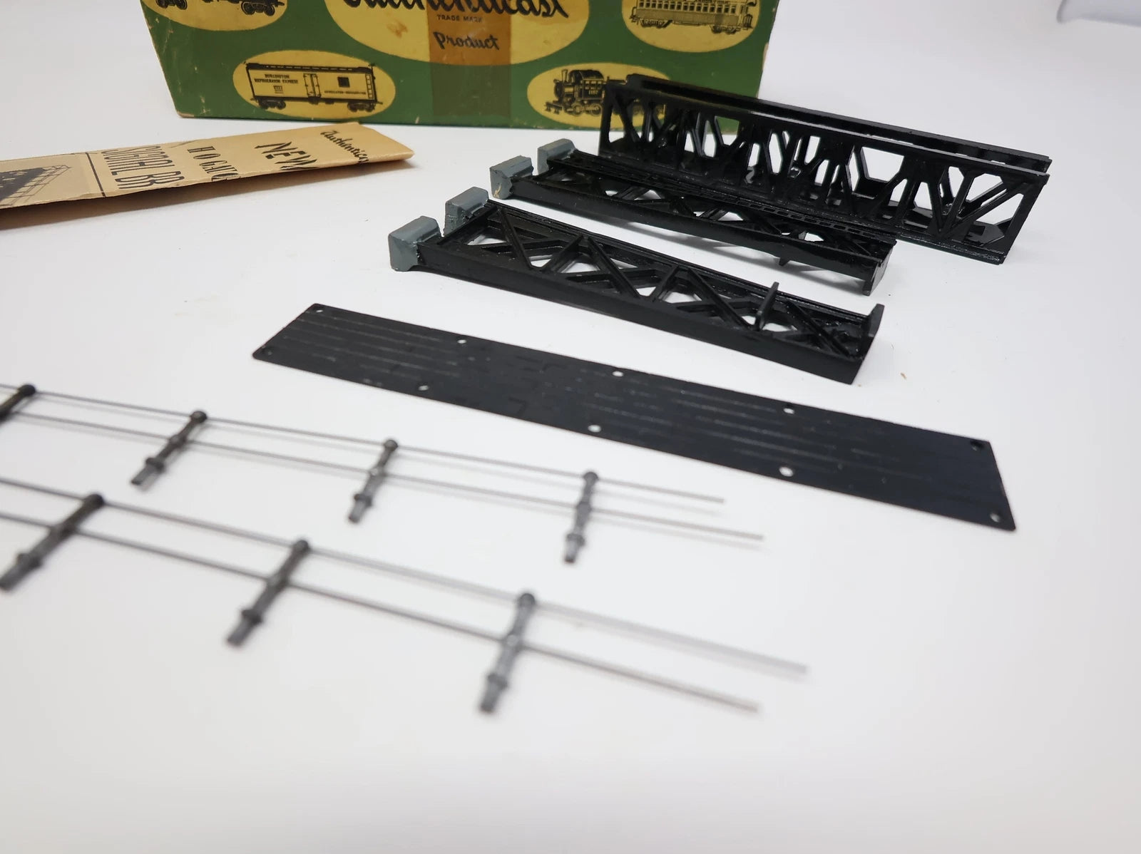 USED Authenticast HO Scale Signal Bridge KIT