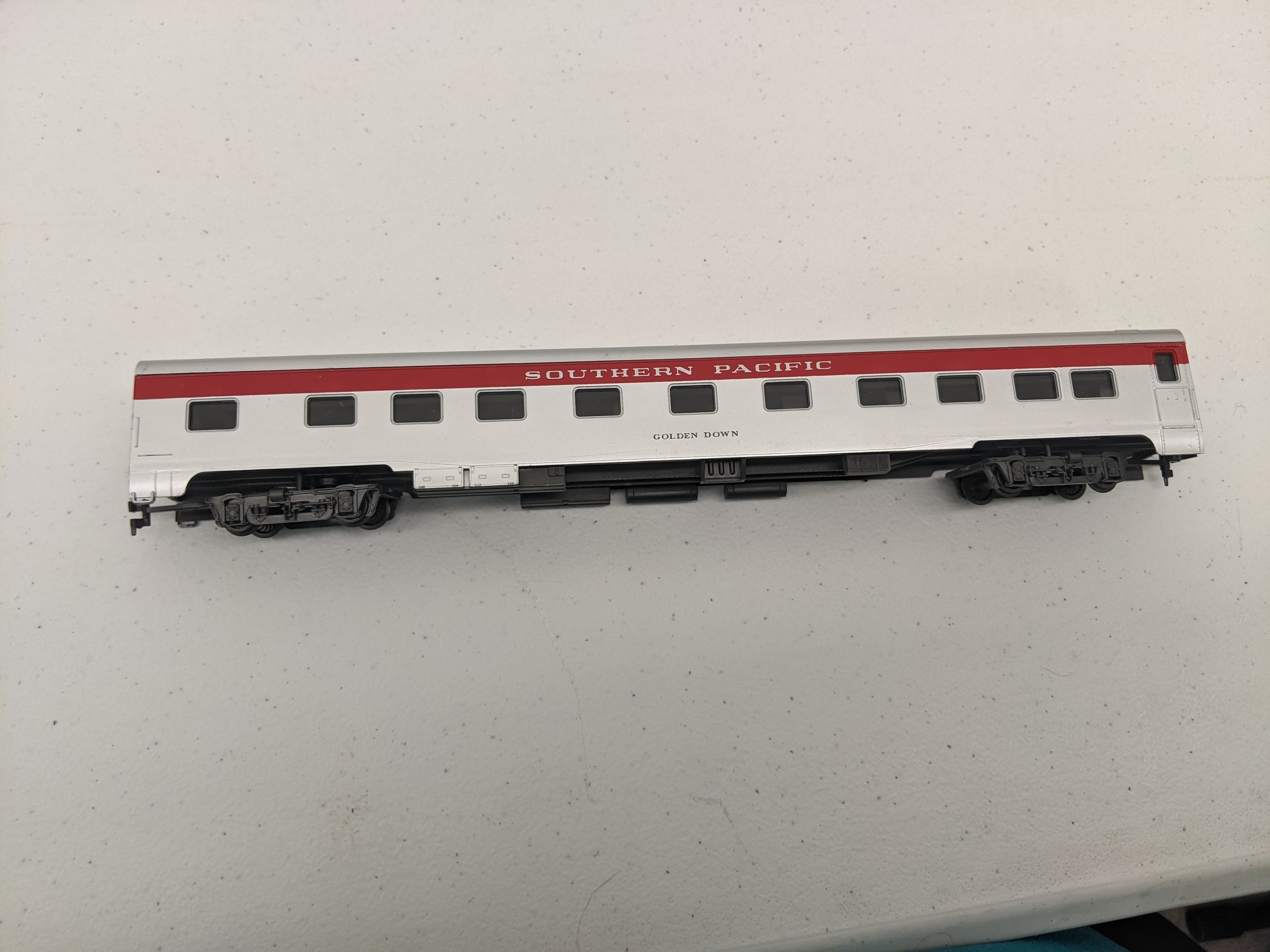 USED Rivarossi HO Scale, Passenger Car, Southern Pacific Golden Down
